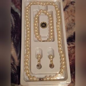 PEARL NECKLACE, BRACELET, EARRINGS SET